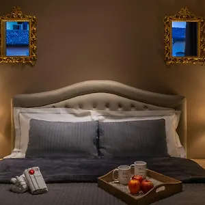 051 Boutique 2*, Bolonia Italia